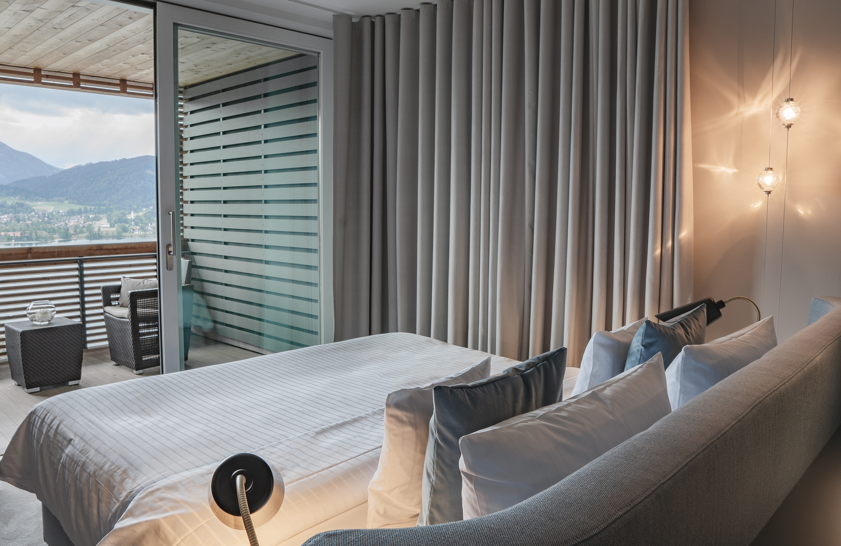 slider-haus-wallberg-doppelzimmer-seeblick-bett