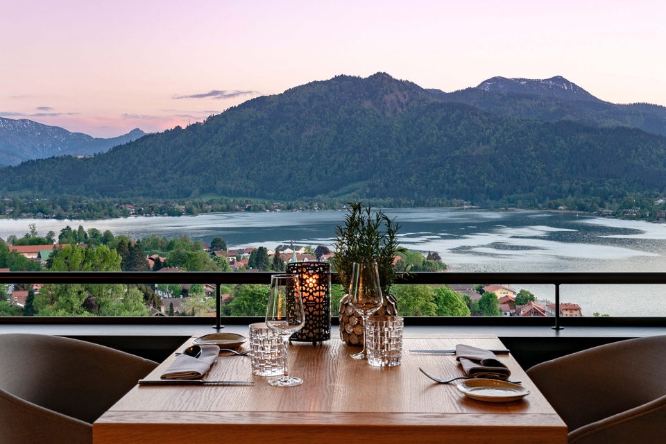 Alpenbrasserie with view of the lake