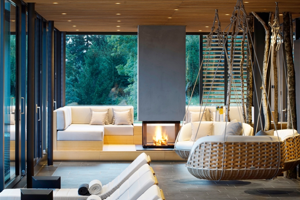 Quiet room with open fireplace 