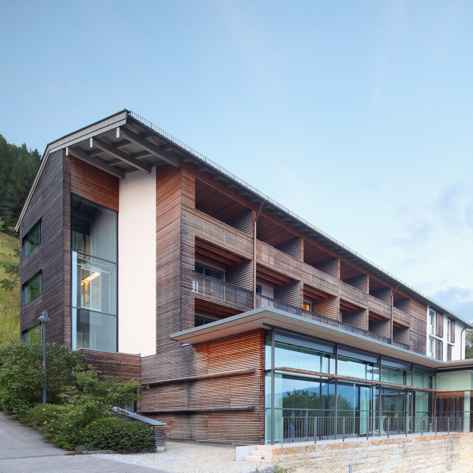 gallery-haus-wallberg-doppelzimmer-seeblick-aussenansicht