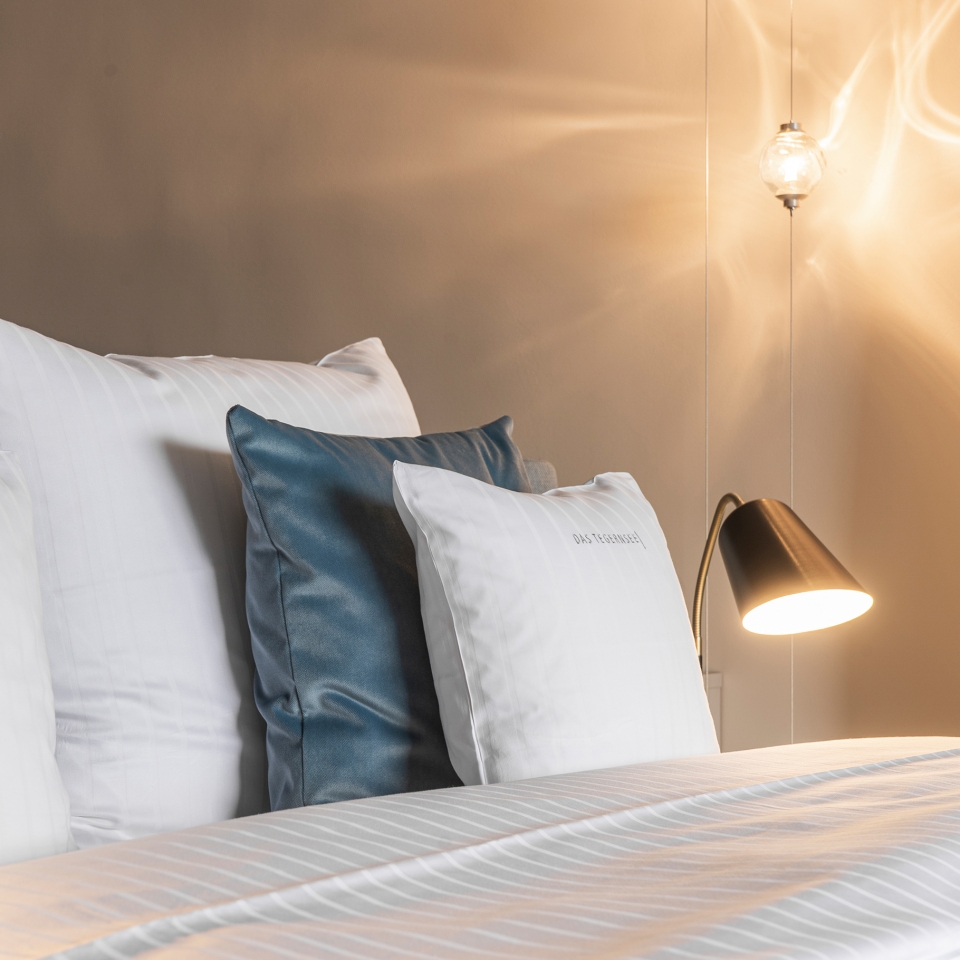 gallery-haus-wallberg-doppelzimmer-seeblick-bett