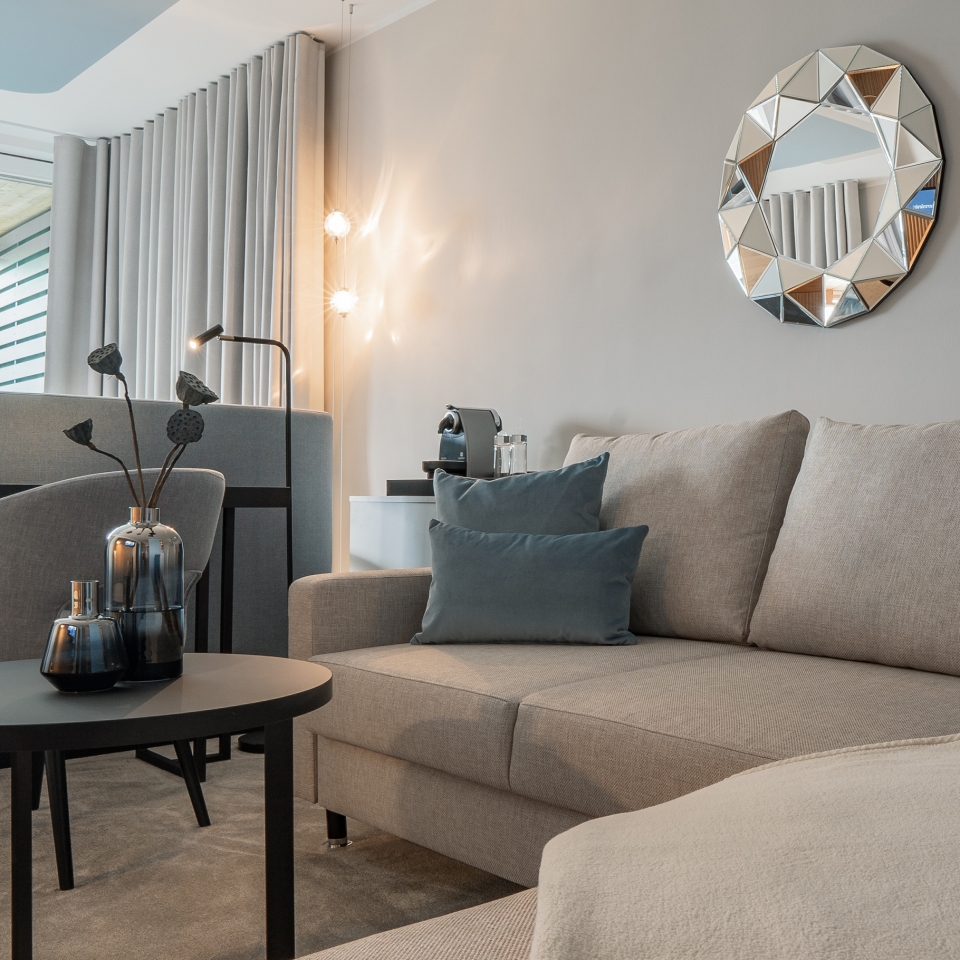 gallery-haus-wallberg-doppelzimmer-seeblick-couch