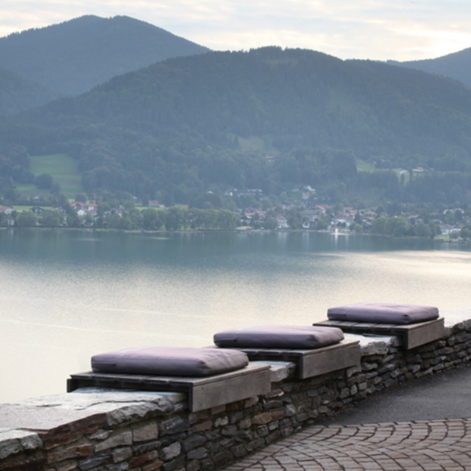 gallery-haus-wallberg-doppelzimmer-seeblick-gelände