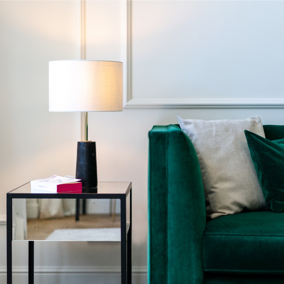 gallery-schloss-superior-suite-gruen-couch