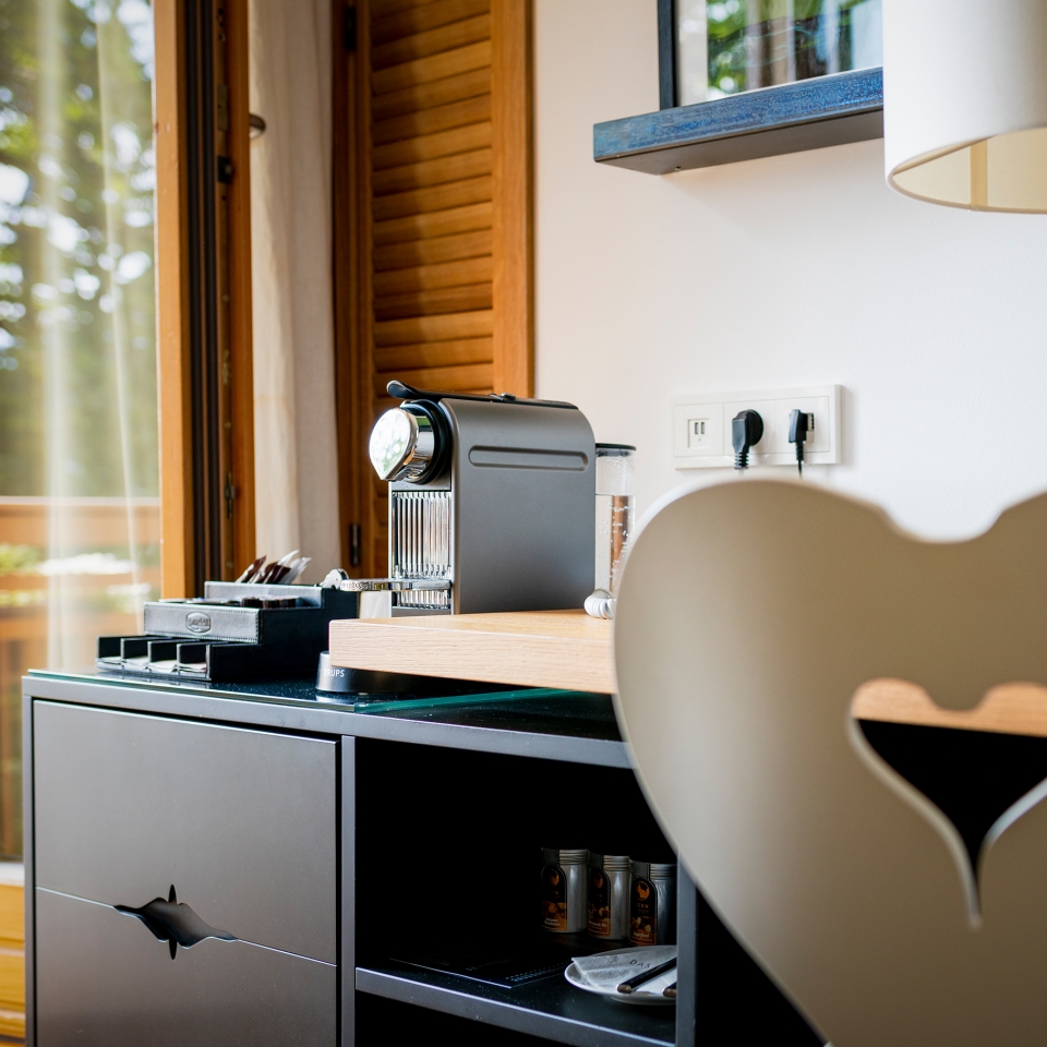 gallery-superior-doppelzimmer-bergblick-mobiliar