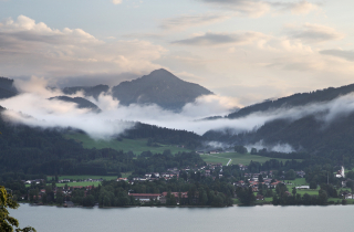 DAS TEGERNSEE Bergkulisse Frühling