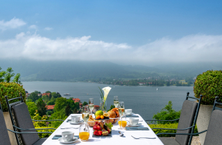 Brunch mit Blick auf den See