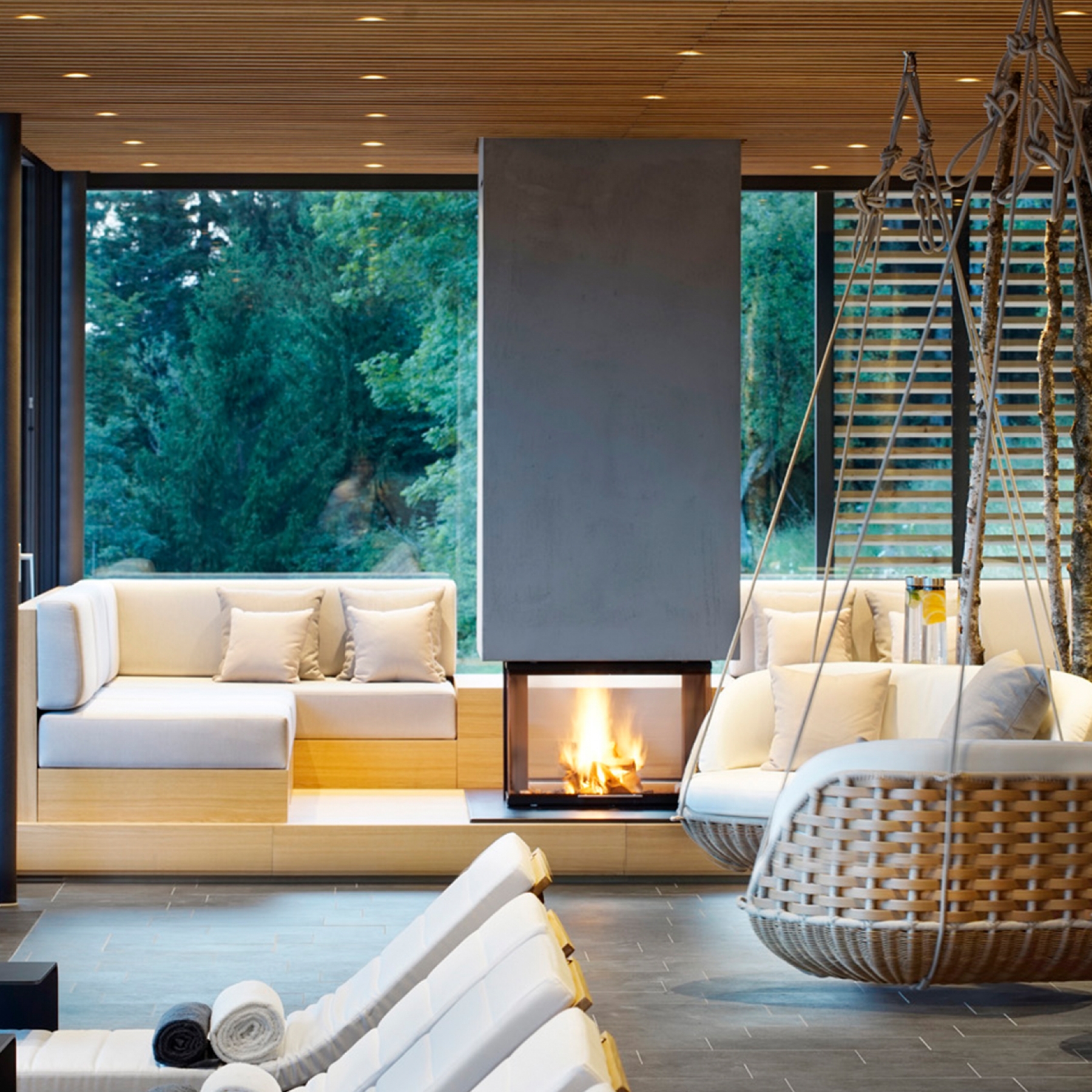 Quiet room with open fireplace 